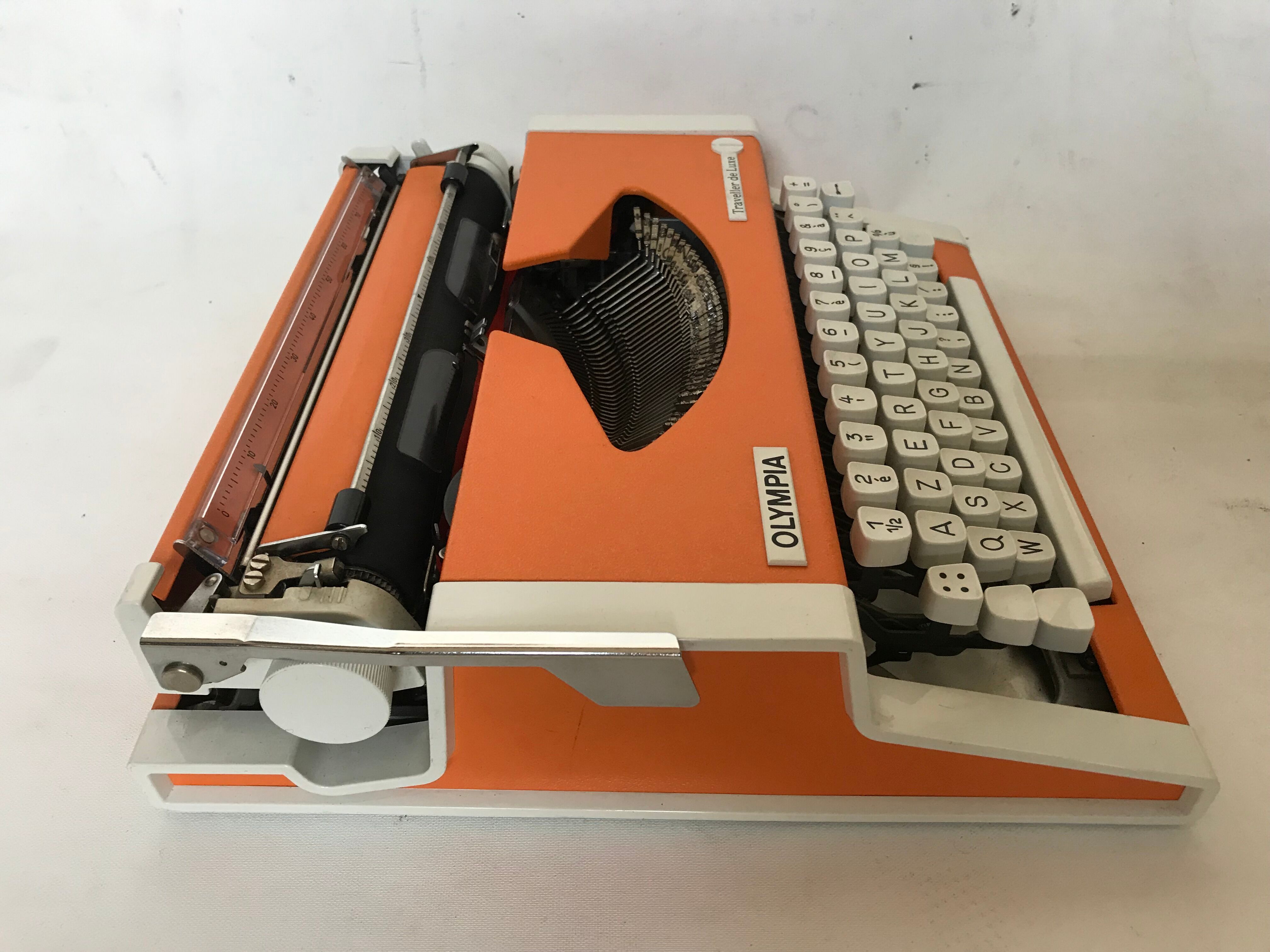 Typewriter, Olympia Traveller de Luxe