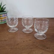 Lot de 3 verres à digestif en cristal taillé