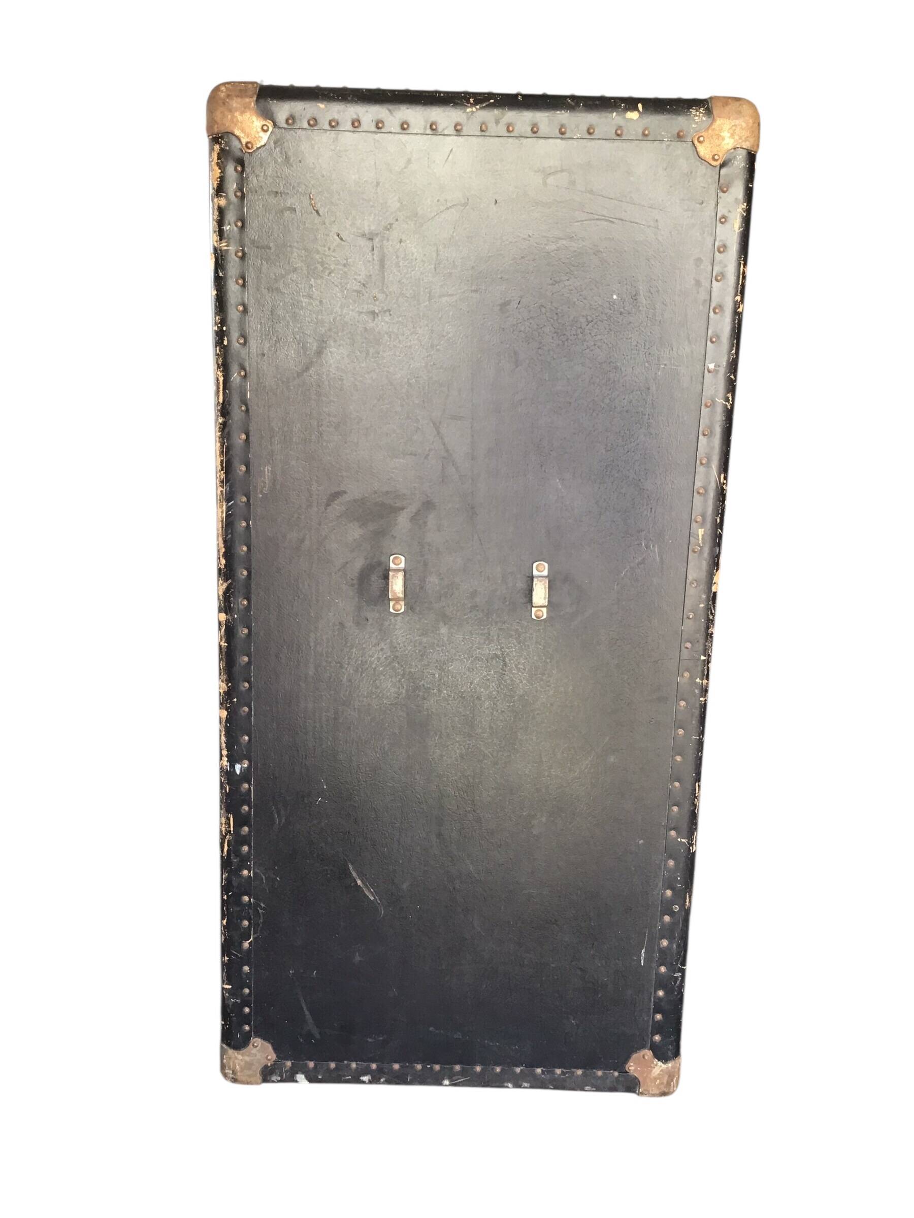 Antique vertical cabin trunk – 109 cm – parchment interior