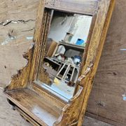 Ancien miroir de barbier en teck birman
