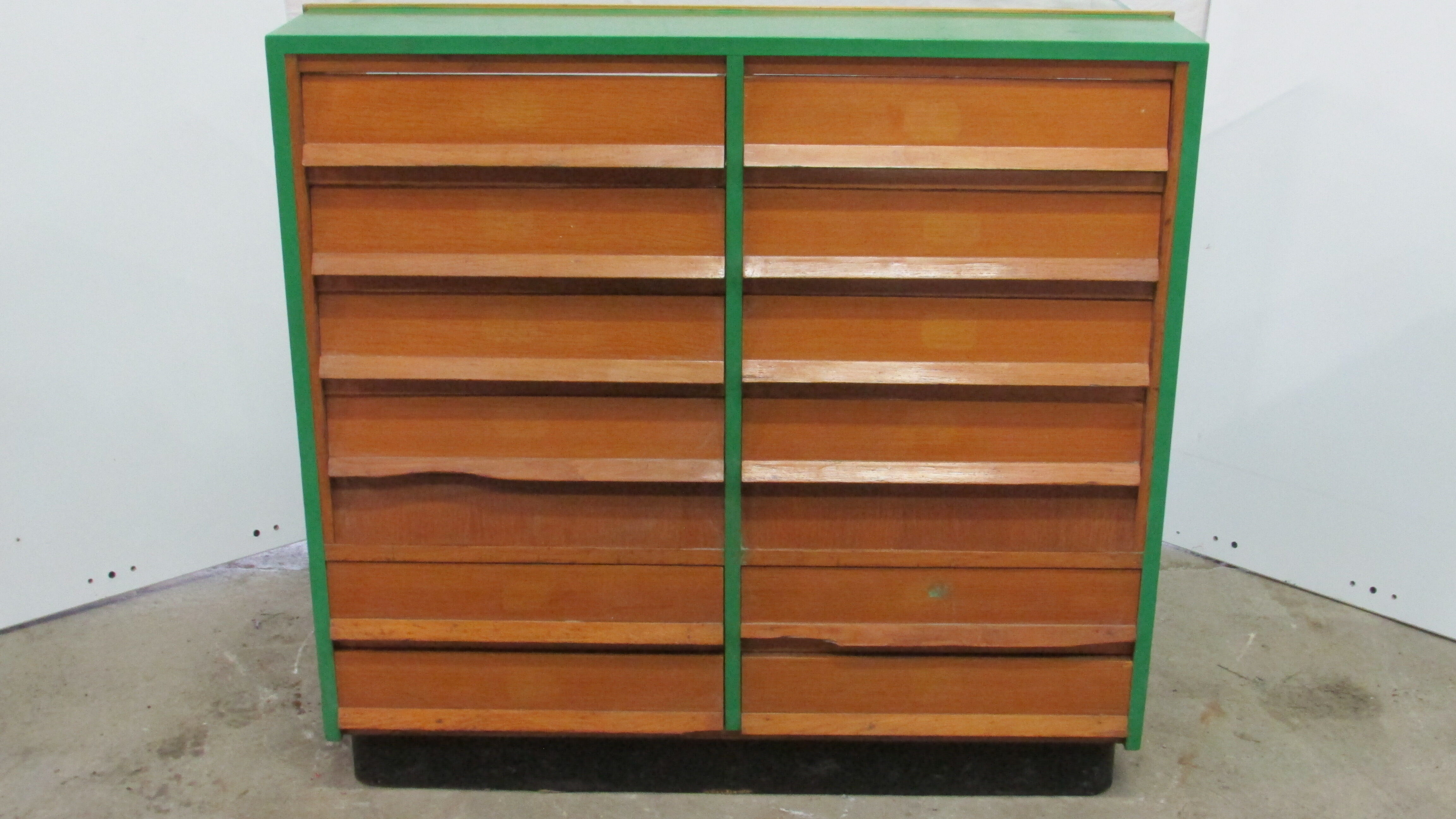 Lot de 2 comptoirs de mercerie