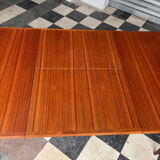 Extendable teak table