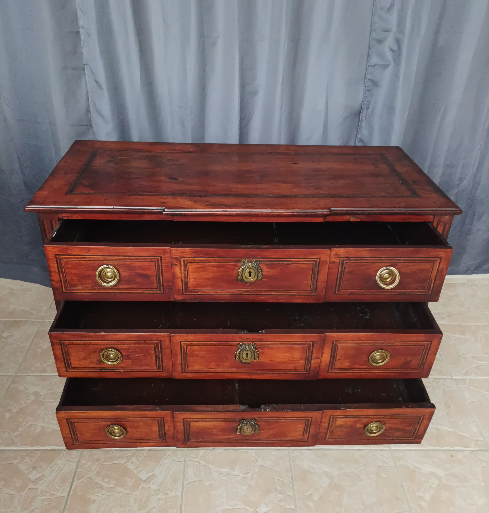Louis XVI chest of drawers 18th