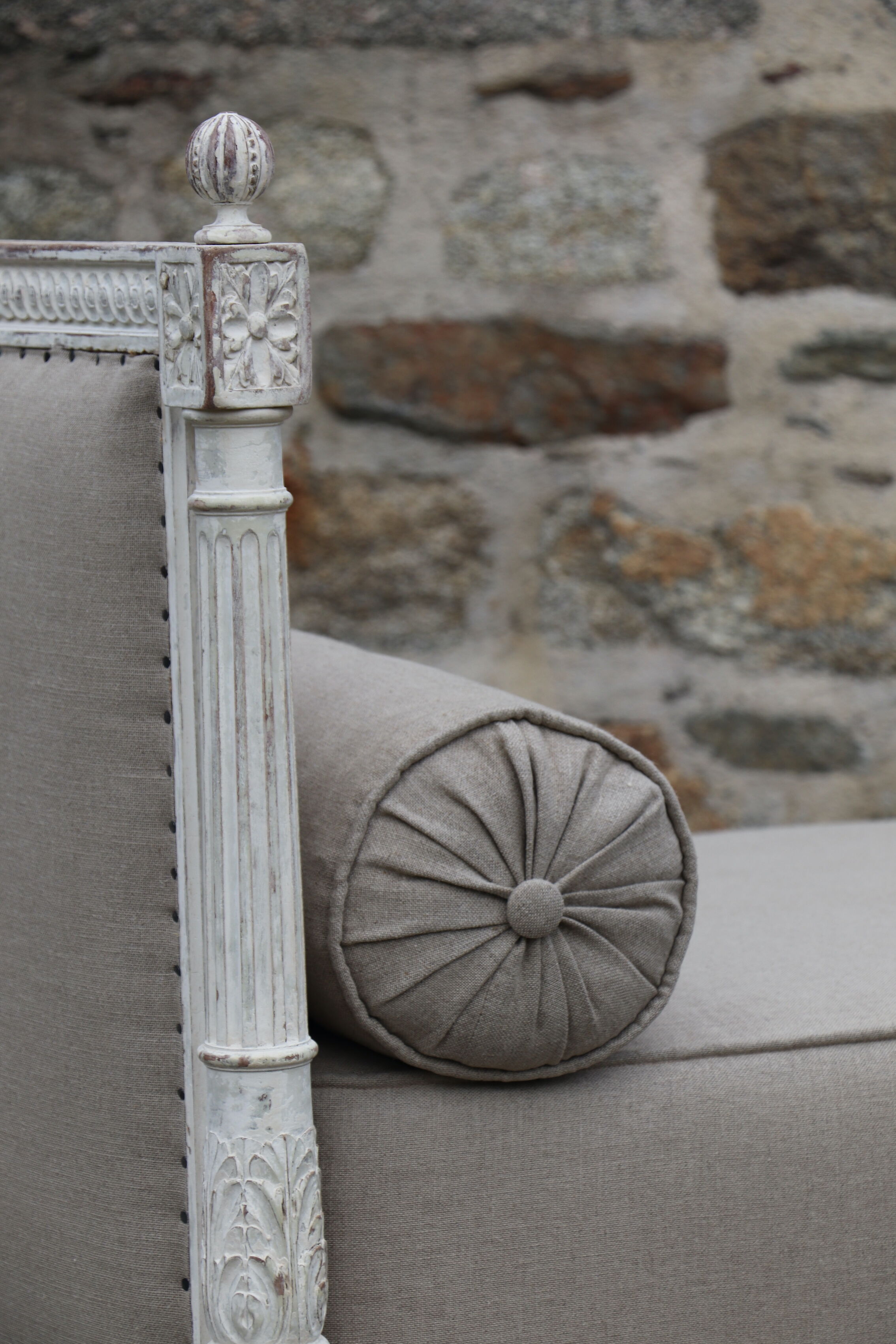 Daybed - Louis XVI style bench, reupholstered in linen