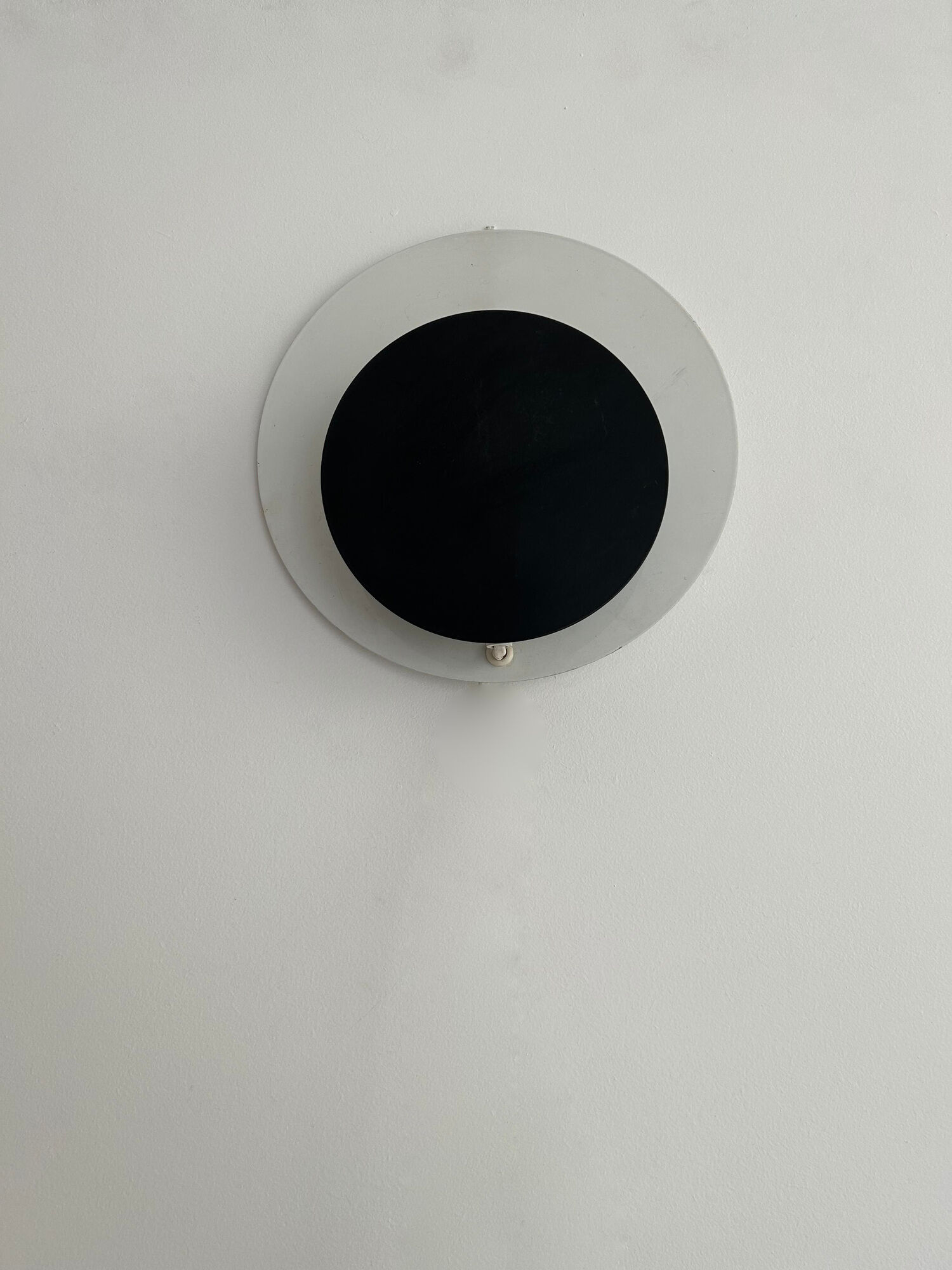 Pair of vintage "Cirkle" wall lights in black and white lacquered metal, Denmark 1970
