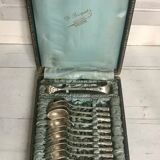 12 teaspoons silver metal