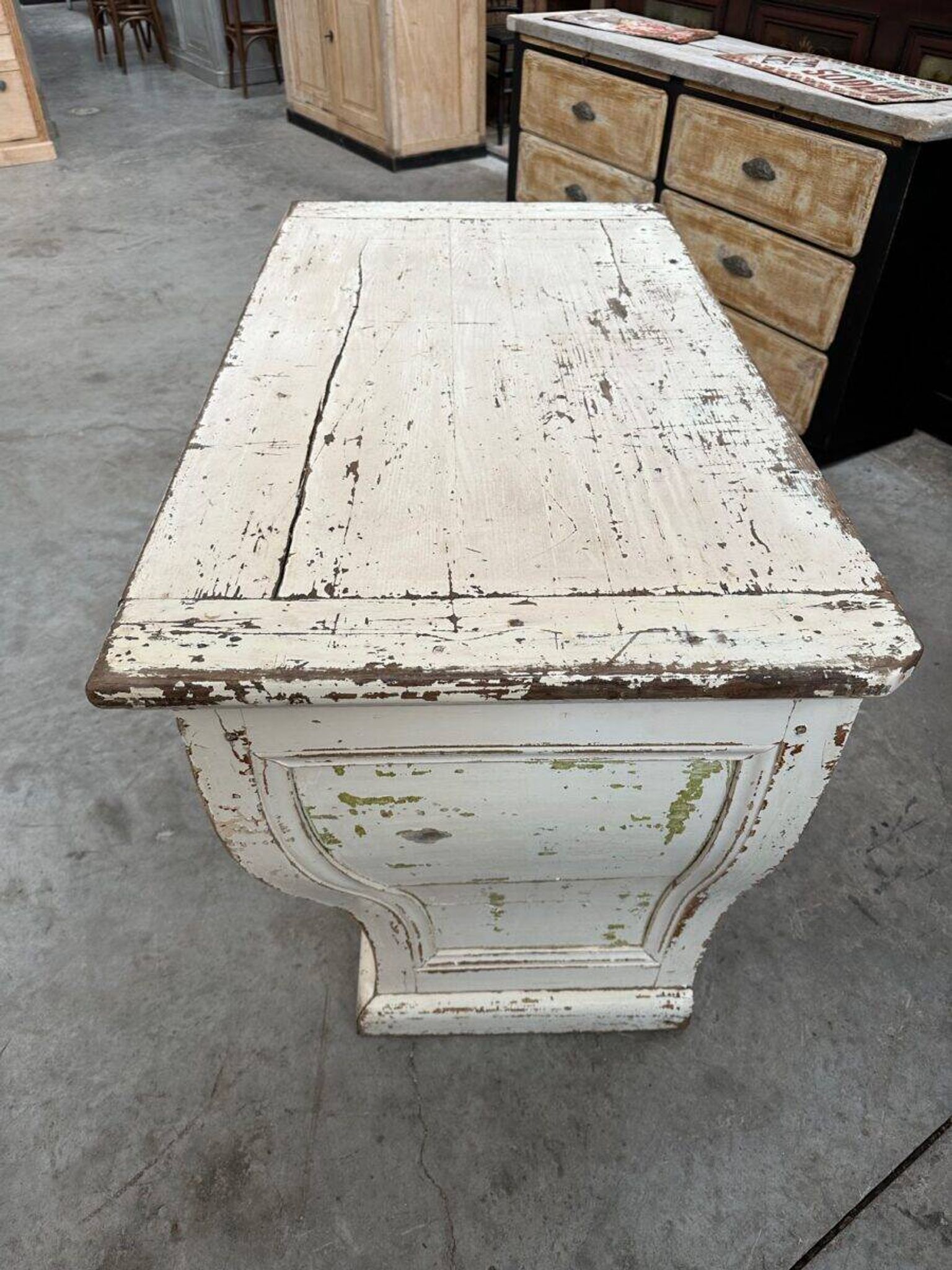 Patinated counter from the 19th century