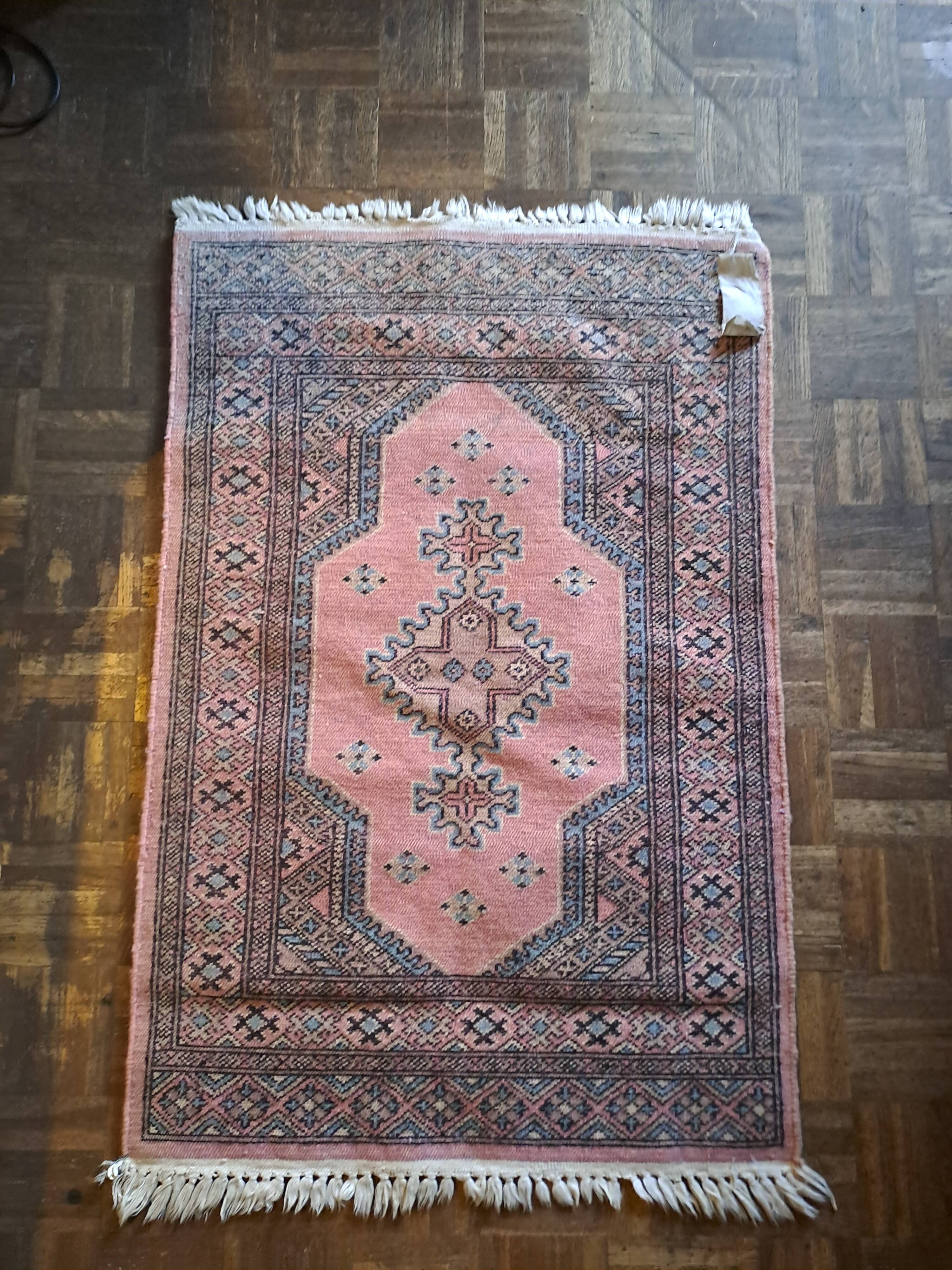 Handmade wool rugs oriental style rectangular Pakistan 1990 vintage pink gray