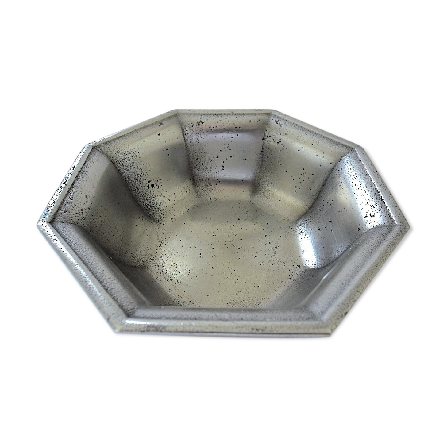 Empty octagonal pocket in tin by the workshop "Les Etains de France"