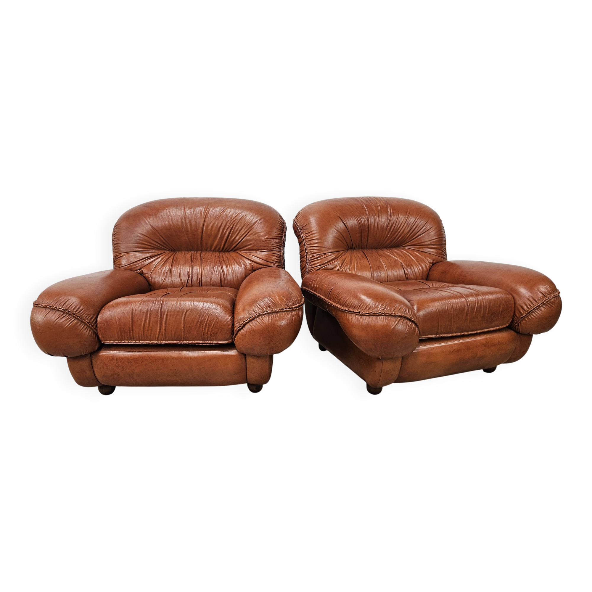 2 fauteuils en cuir cognac, années 1970