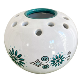 Vase ball pique flowers