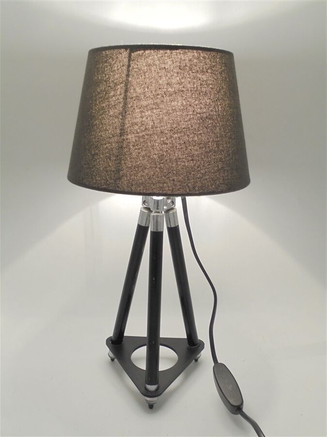 Lampe trépied