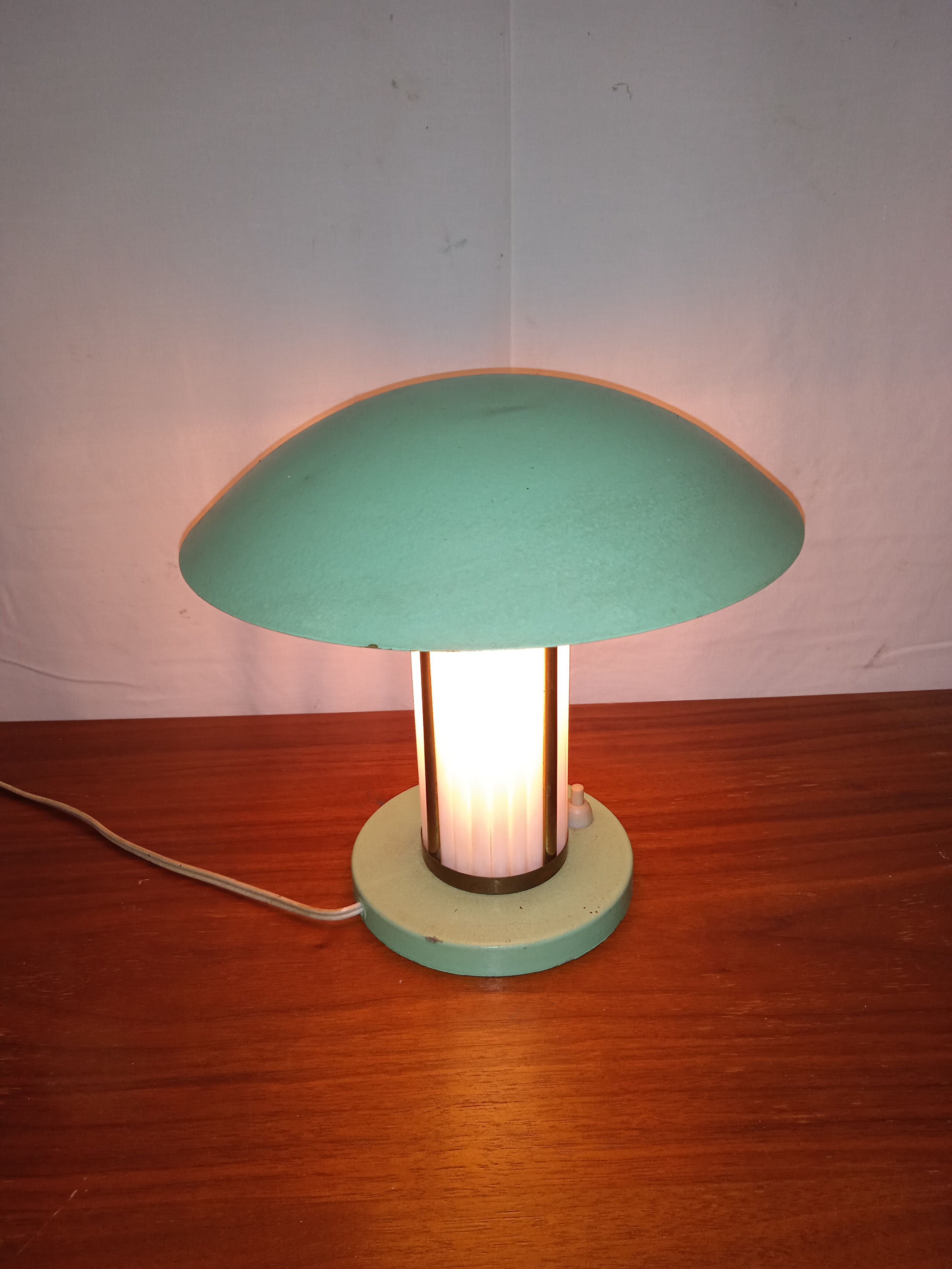 Small Art Deco mushroom lamp in lacquered metal