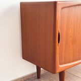 Petit buffet danois Mid-Century en teck par H.P. Hansen, années 1950