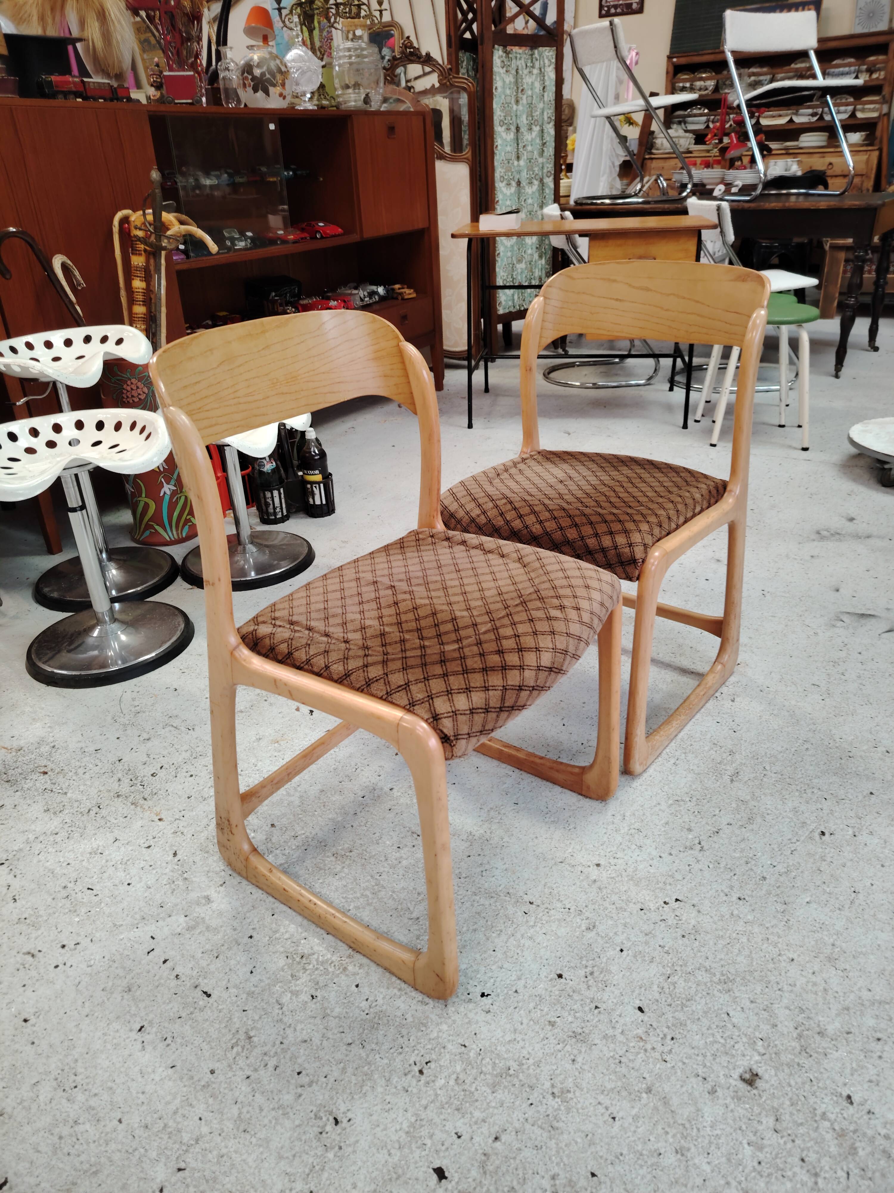 Pair of "Sled" chairs by Baumann in bent beech - Design 1960