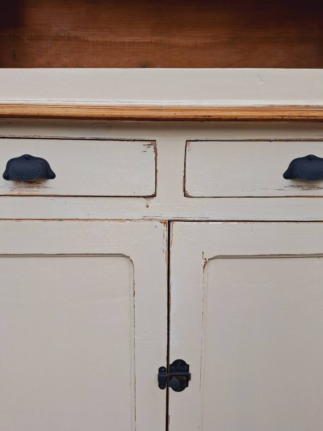 Two-piece buffet in solid fir