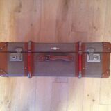 Vintage suitcase in wood of 30-50 years