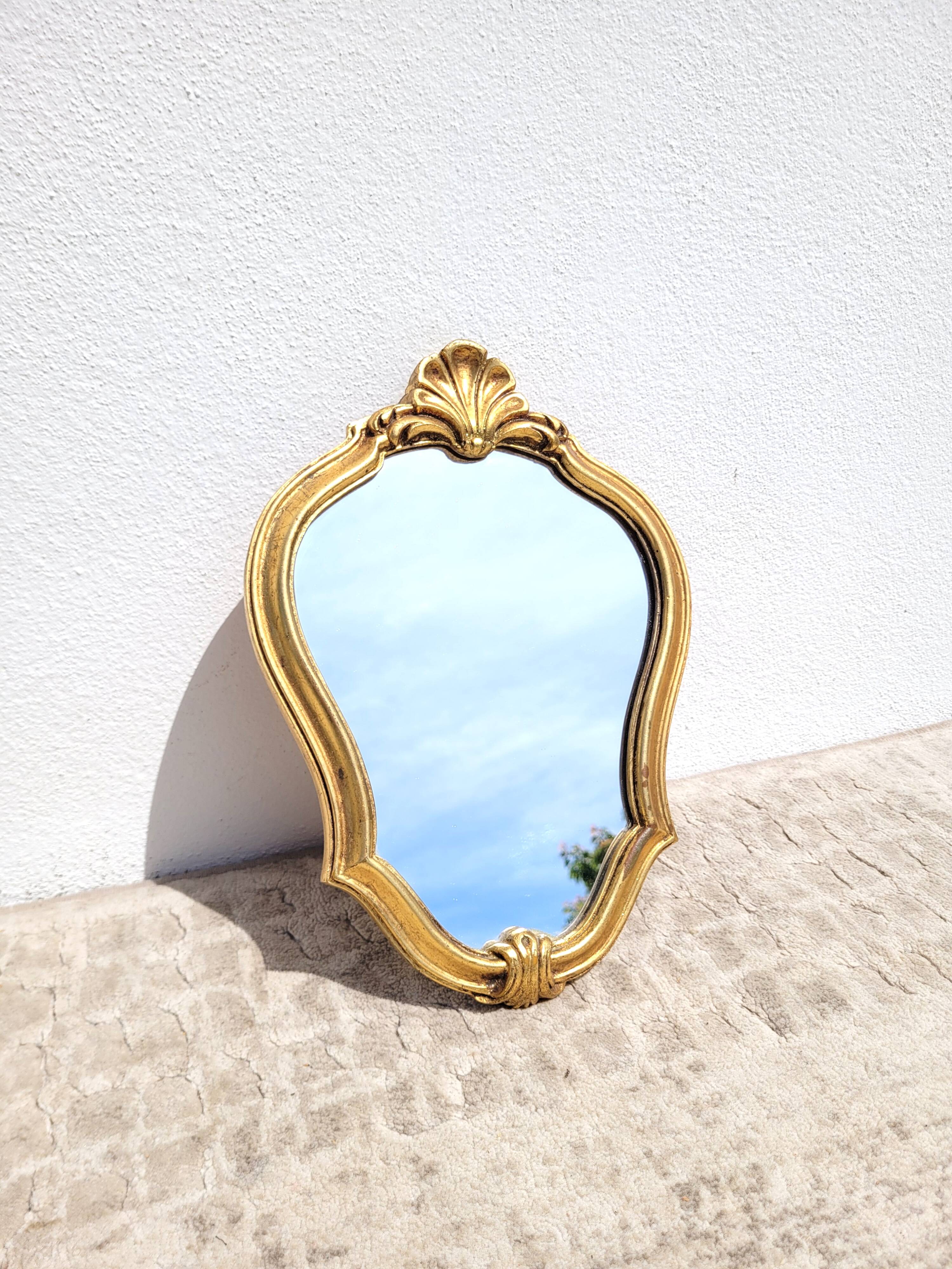 Small golden mirror 22x32cm shell pediment