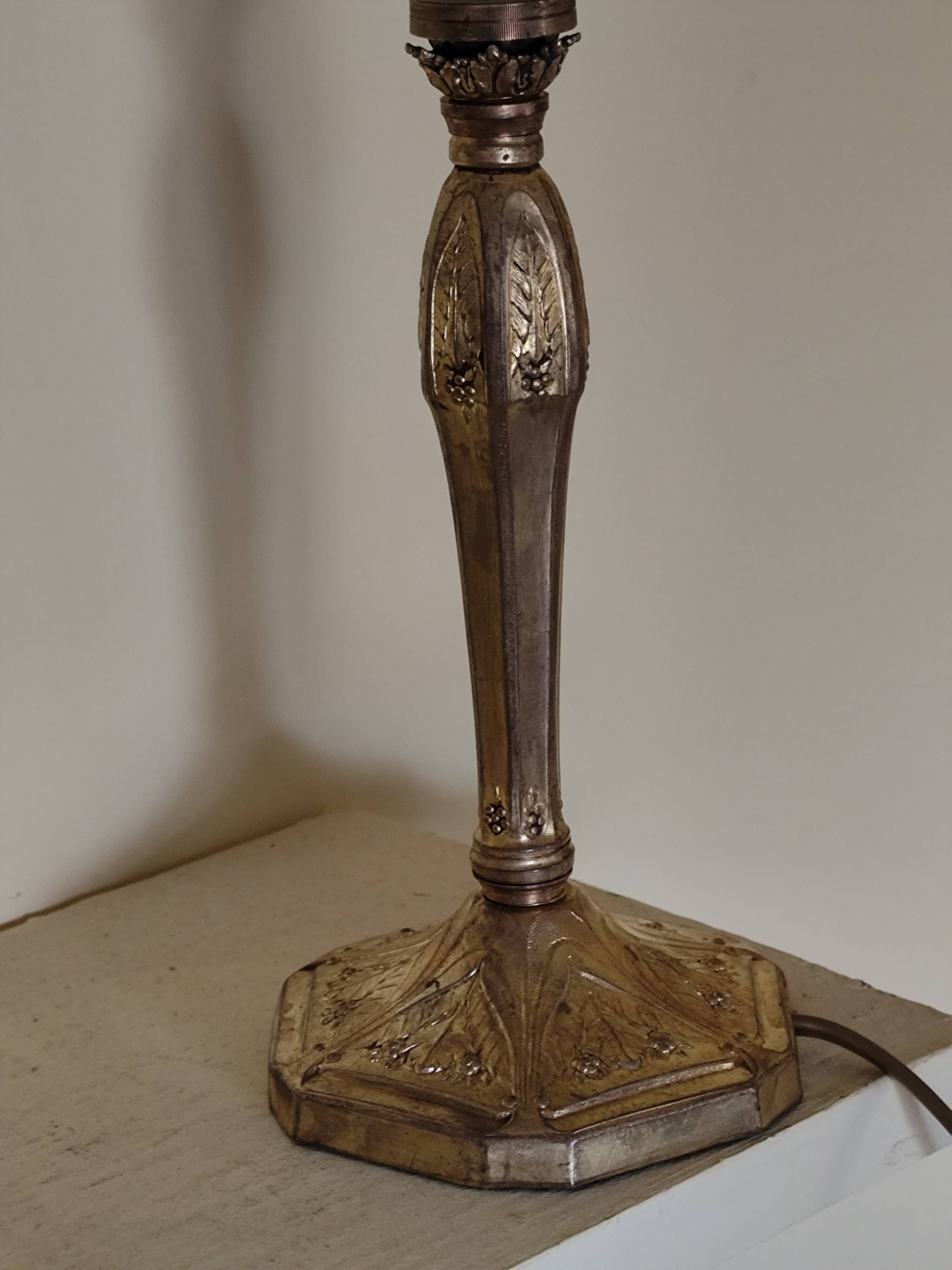 Lamp with a 19th-century chiseled bronze base and antique glass shade