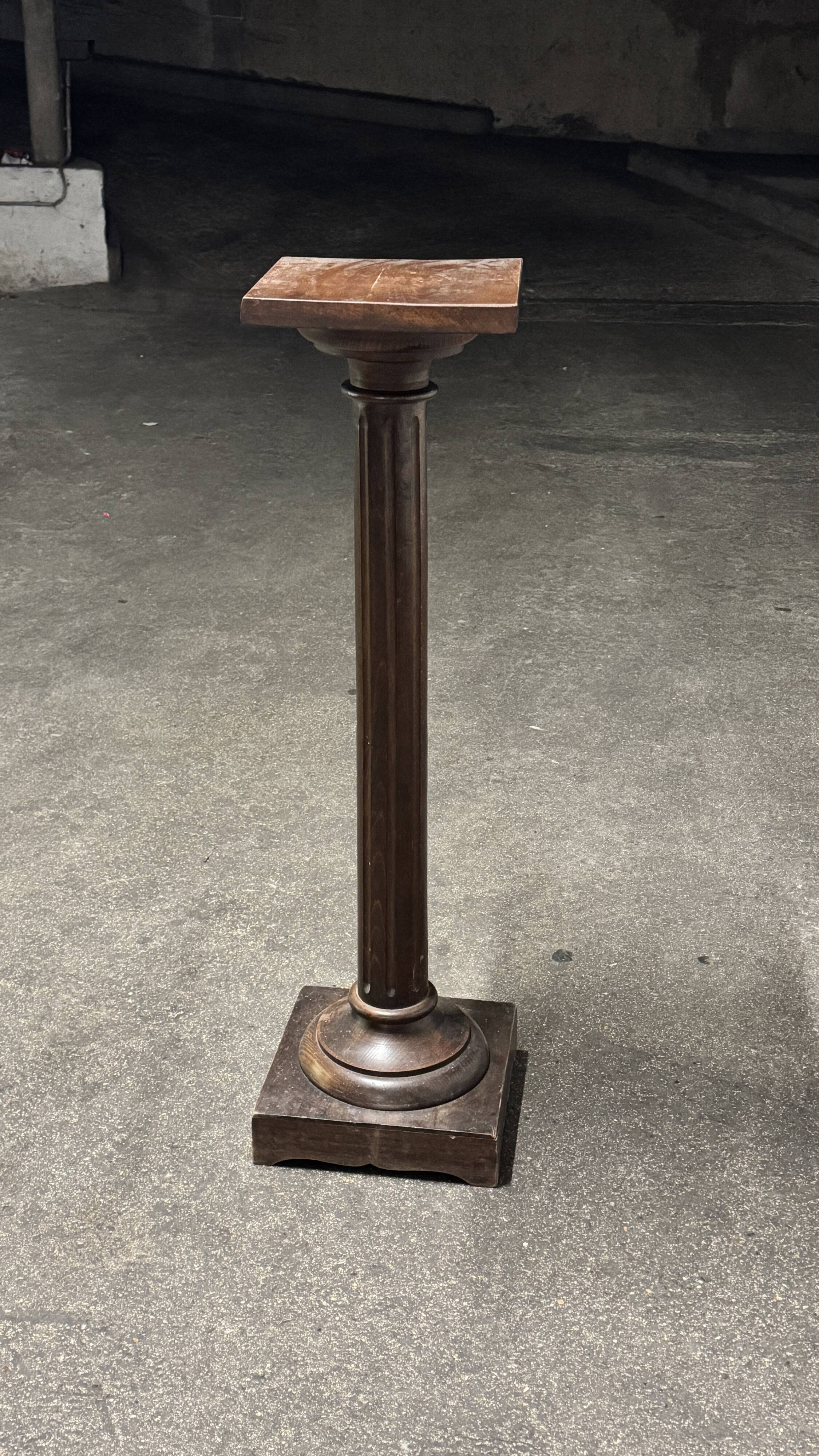 Large wooden column stele