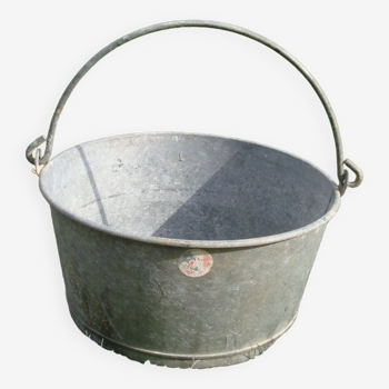 Bucket, zinc basin
