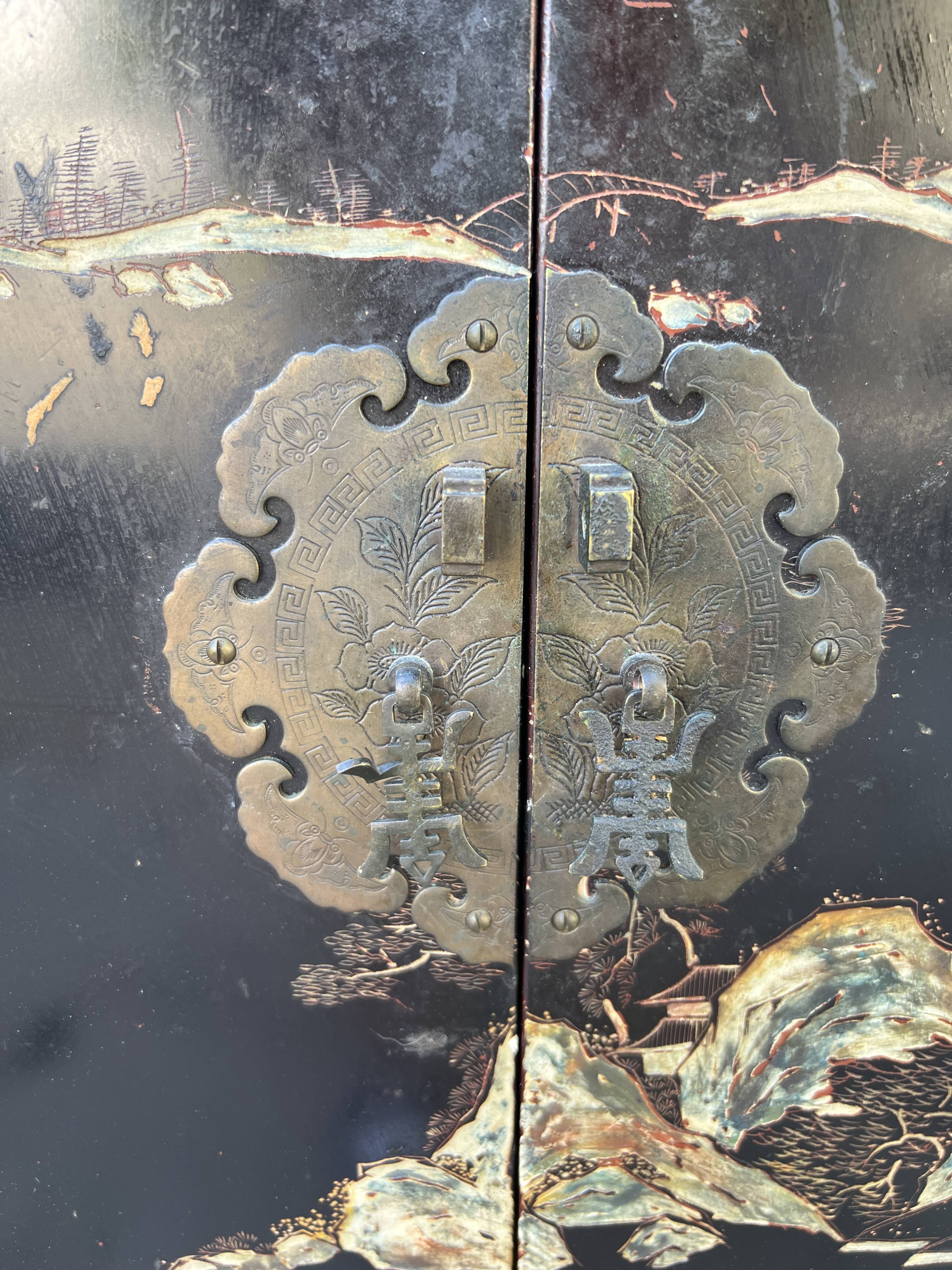 Asian turntable/vinyl cabinet in lacquered wood