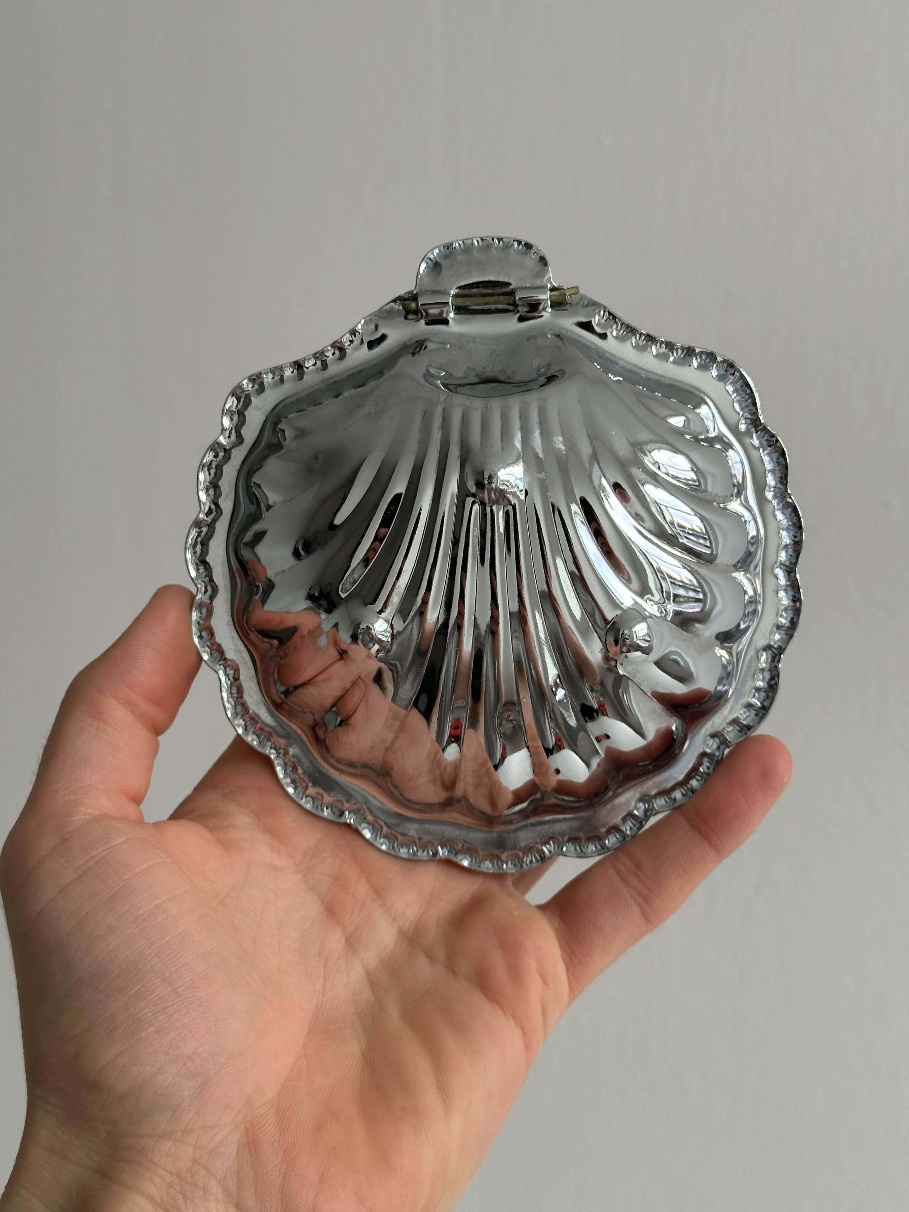Silver-plated metal shell butter dish
