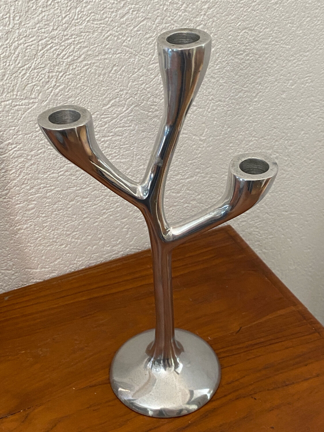 Organic-shaped cast aluminium candlestick