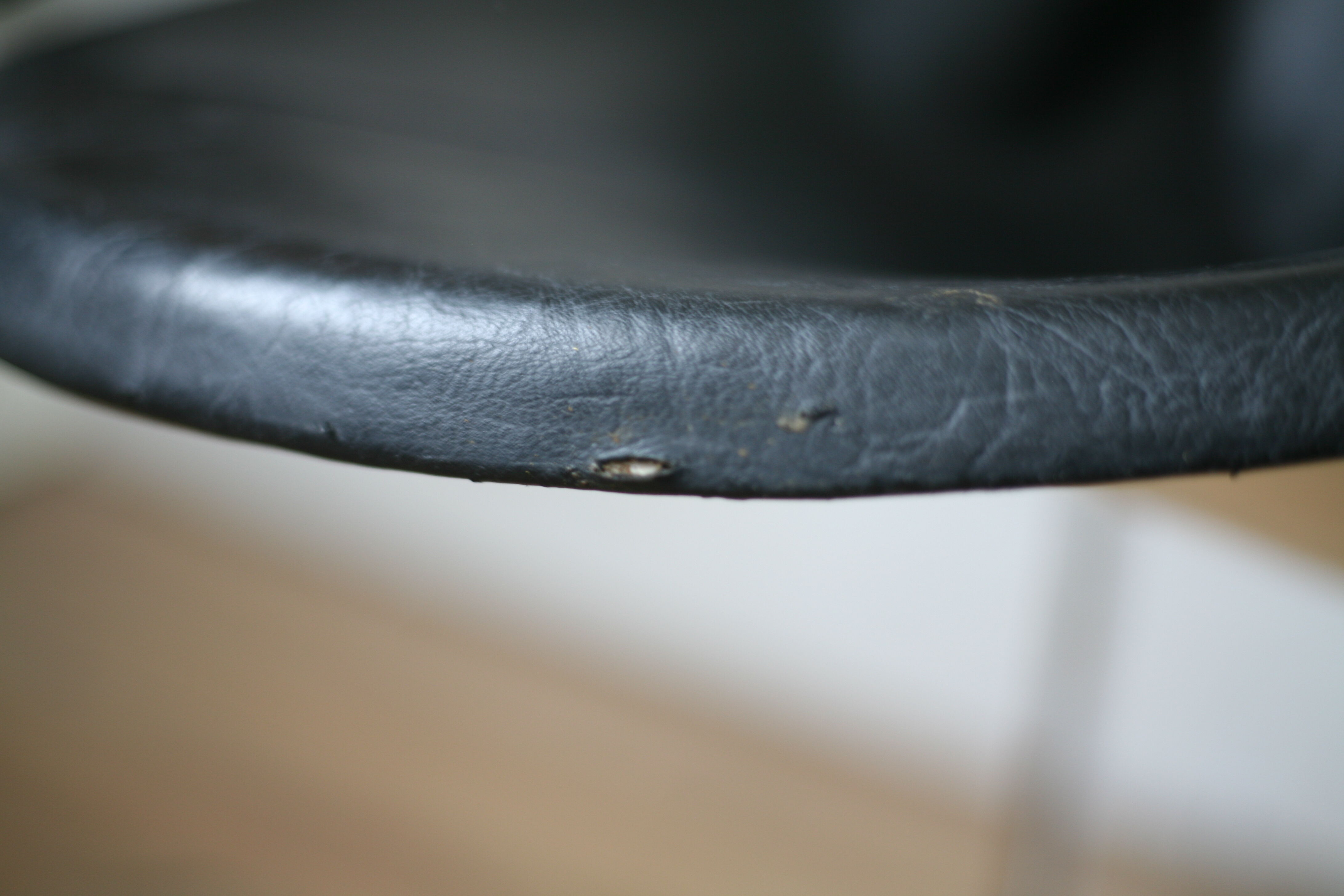 Pussycat chair, Steiner edition, design by Kwok Hoi Chan, France , 1969