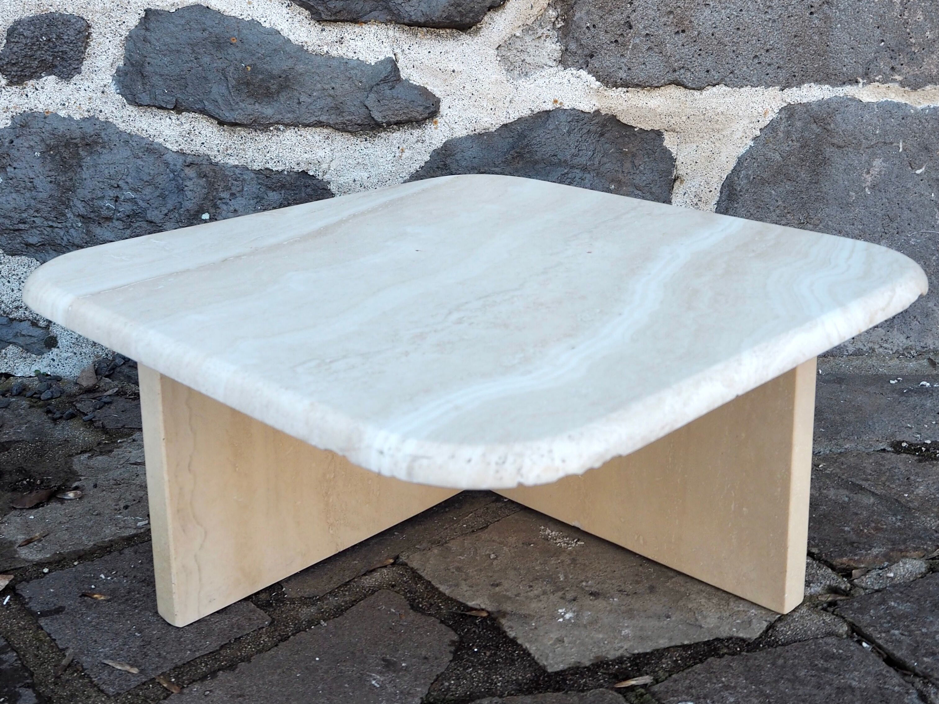 Table d'appoint en travertin
