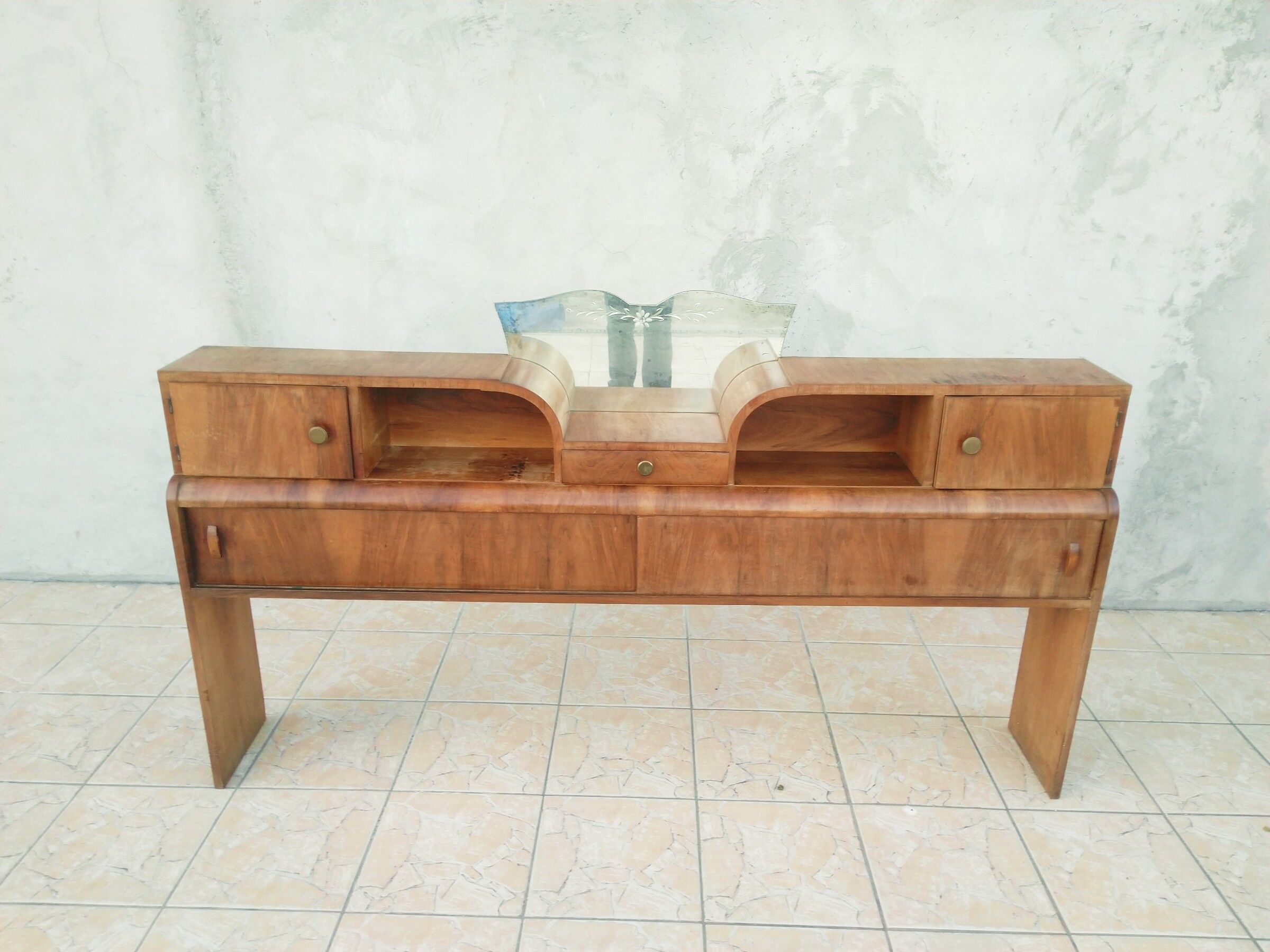 Art deco headboard in walnut bramble