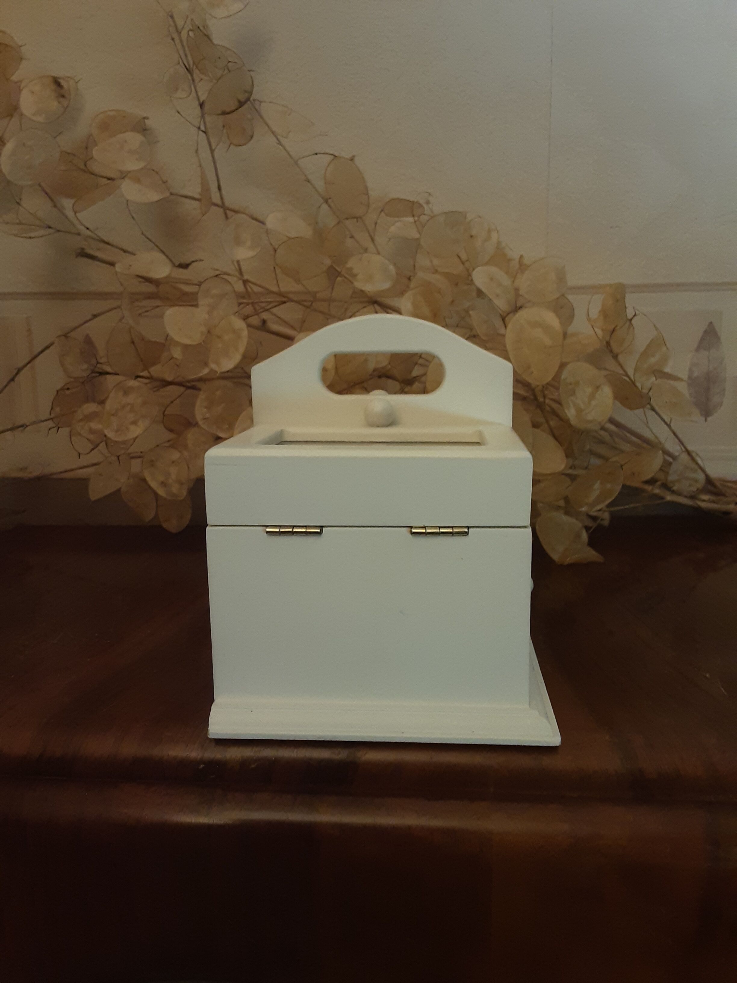 White wooden jewelry box