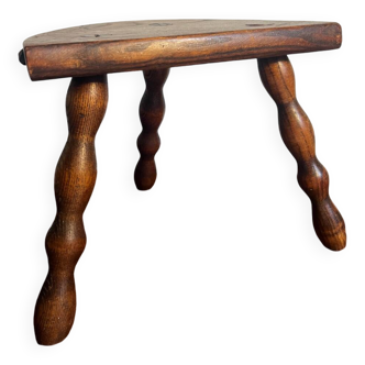 Tabouret tripode bois avec clous