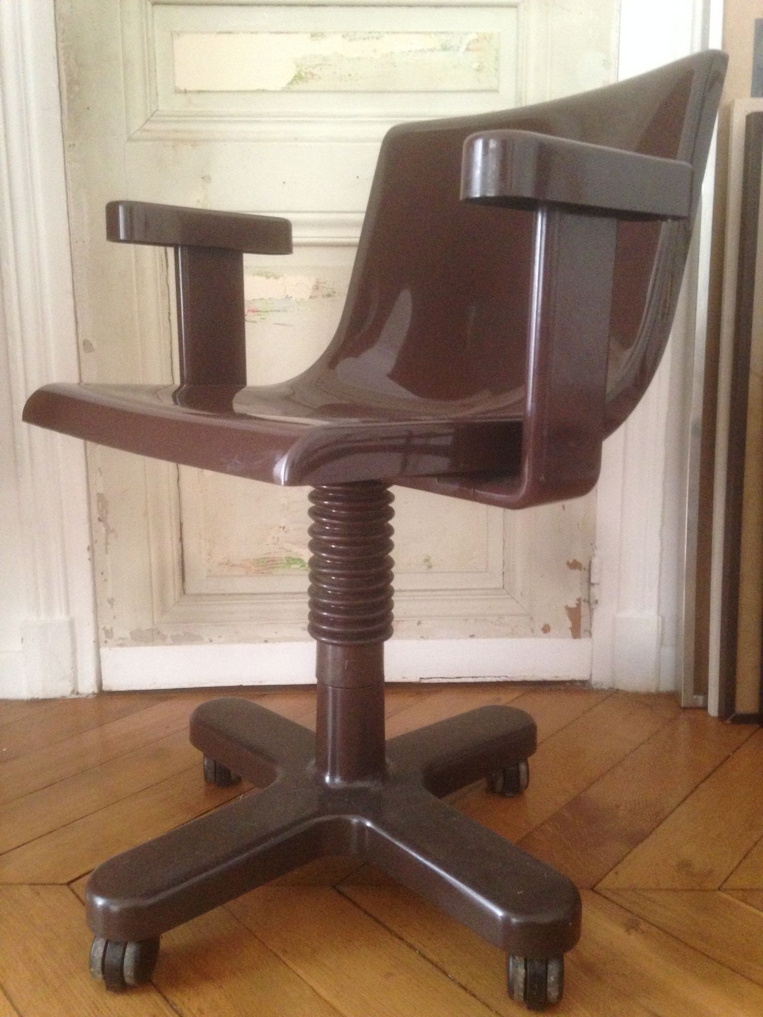 Brown Chair in metal and plastic by Ettore Sottsass for Olivetti Synthesis