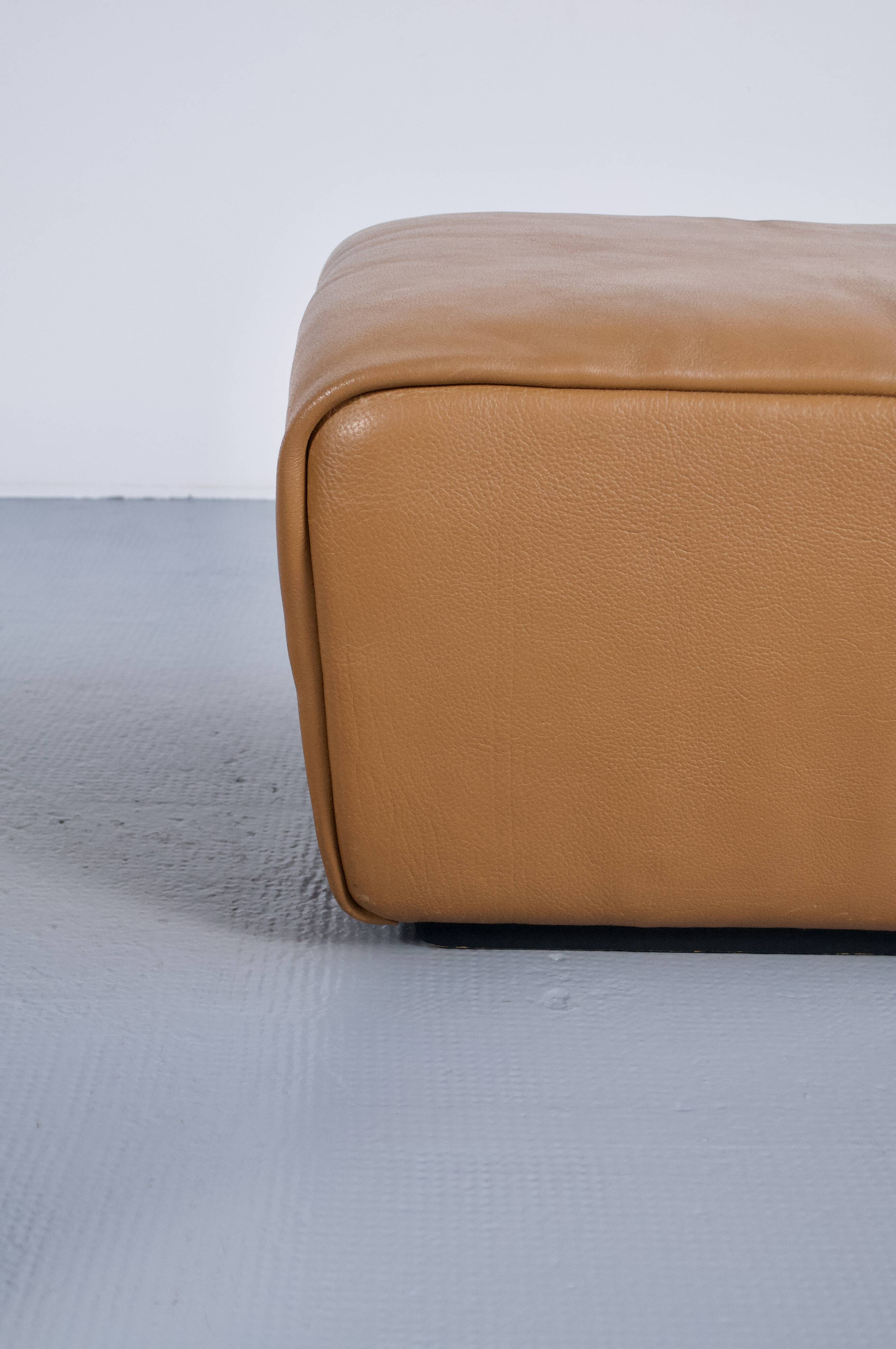 Paire de repose pieds/poufs cuir marron ds-47 de sede éditeur années 70'