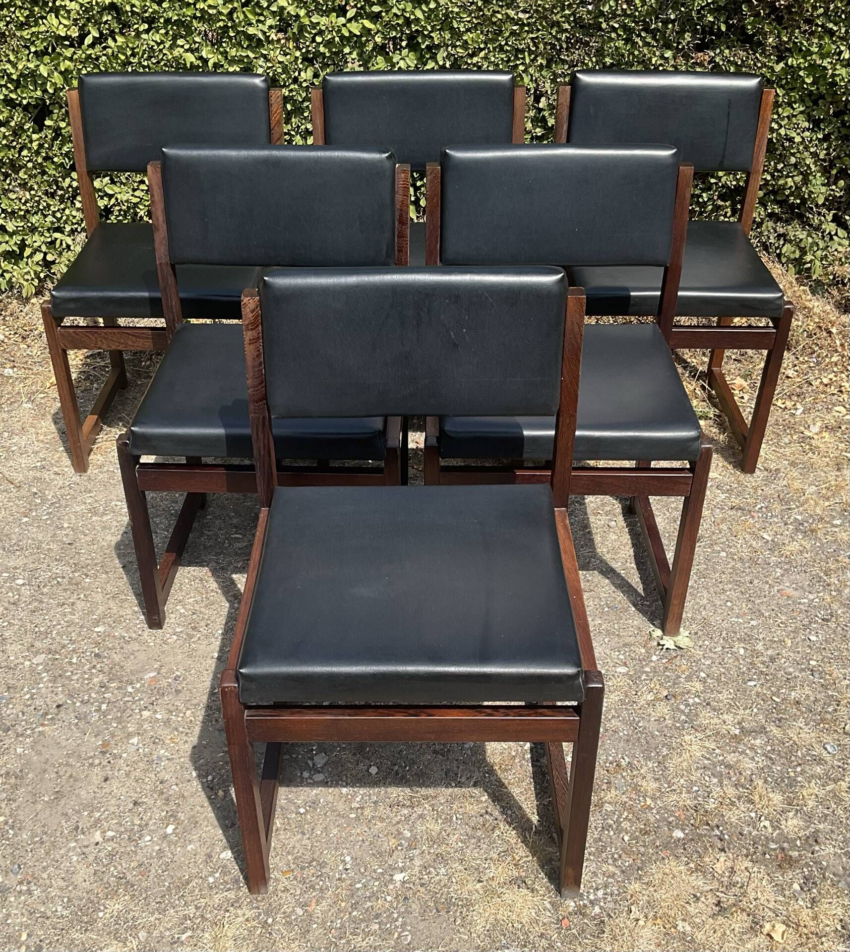 Set of 6 vintage teak chairs with black Skaï.