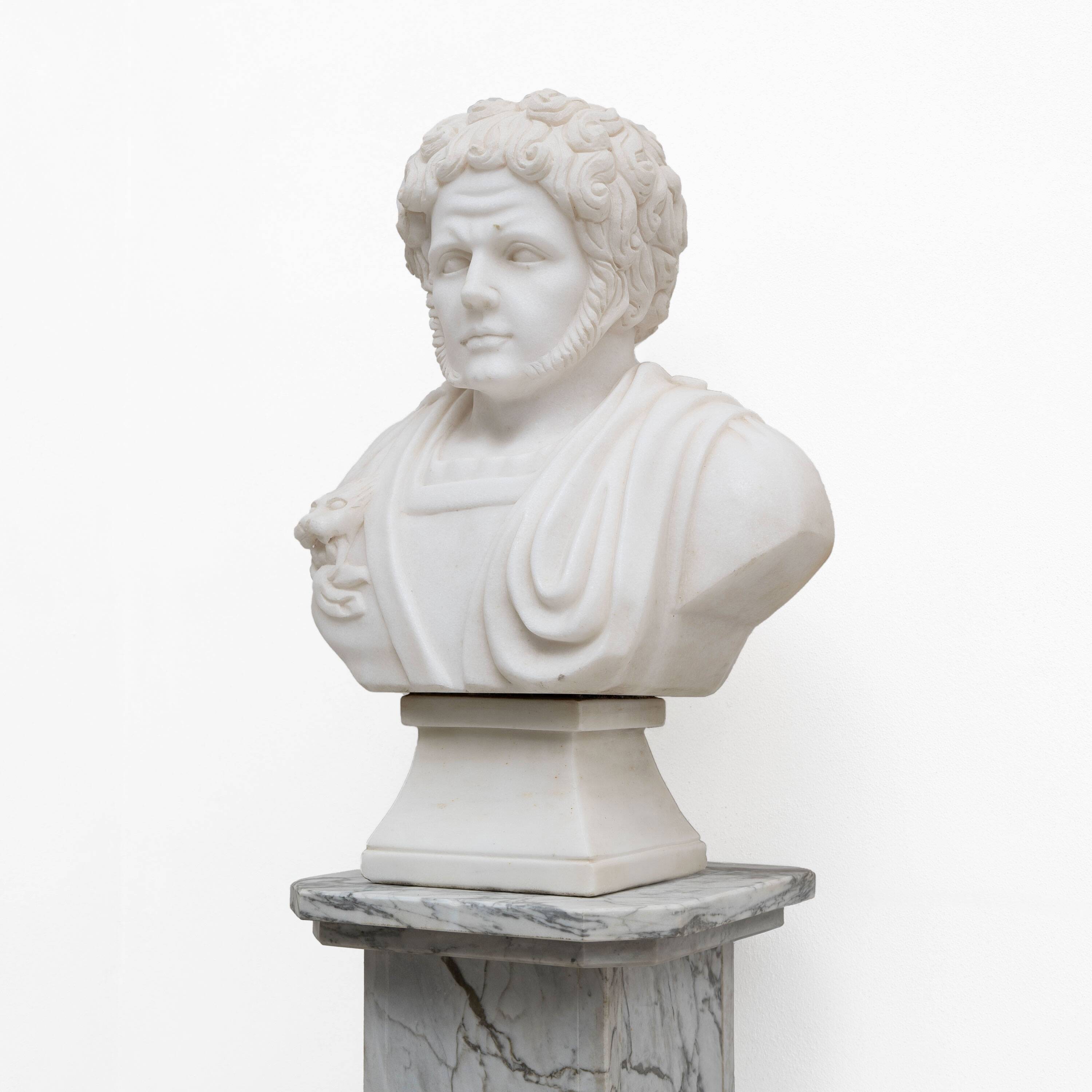 Buste en marbre blanc d'un empereur romain, XXe siècle