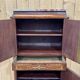 Cabinet Louis XV en bois de rose, chêne et dessus marbre, travail des années 70