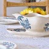 Large gravy boat on 19th century iron earth tray