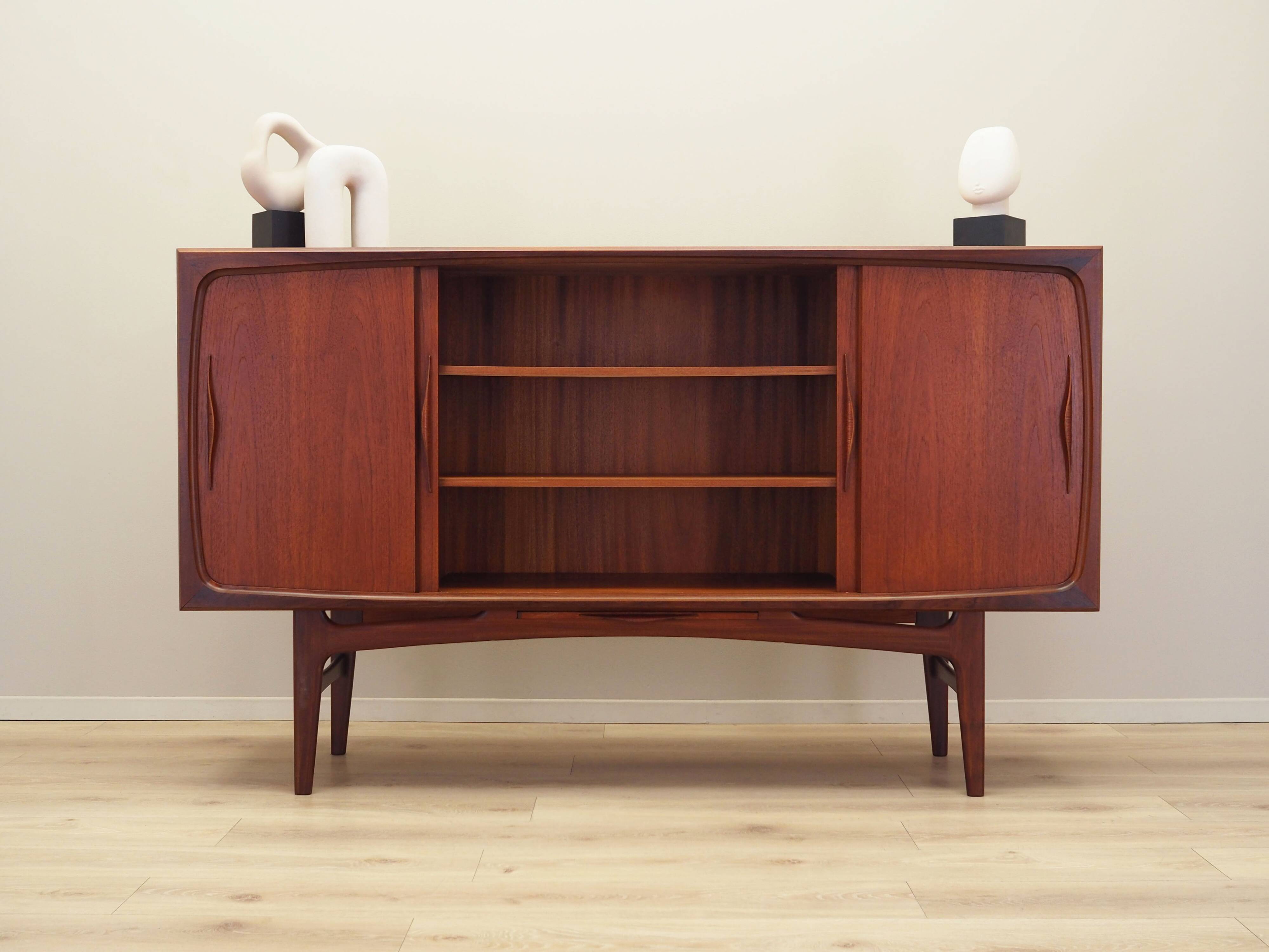 Buffet haut en teck, design danois, années 1970, fabrication : Danemark
