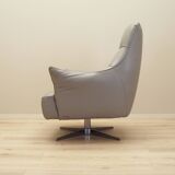 Leather swivel armchair, Italian design, 1990s, manufacture: Natuzzi