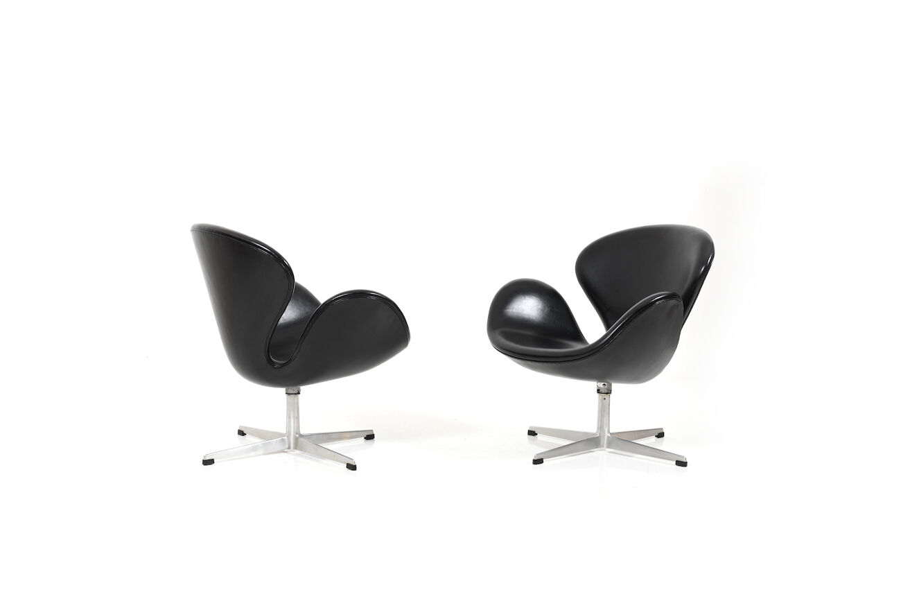 Pair of old Swan armchairs by Arne Jacobsen for Fritz Hansen 1963