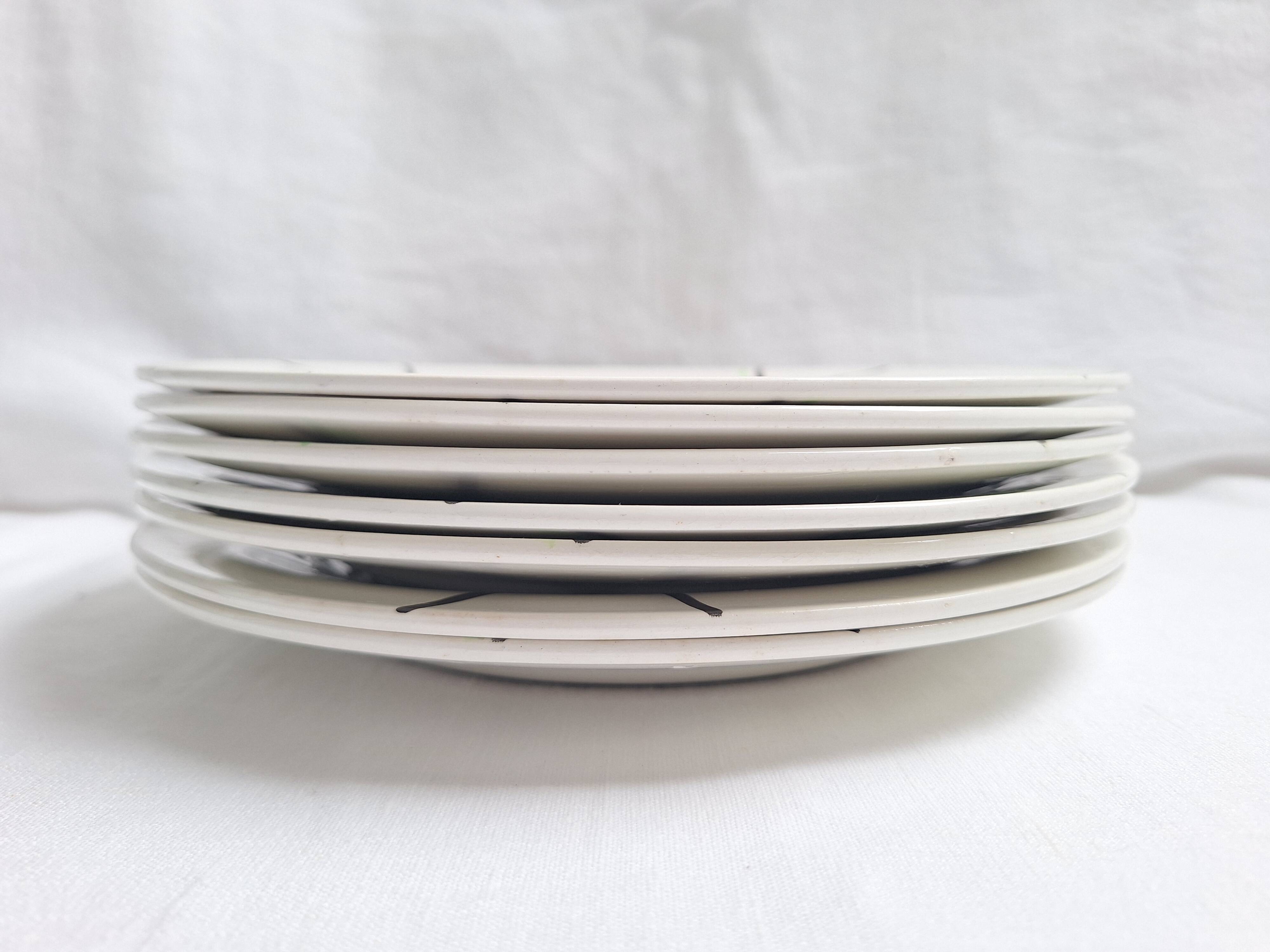 Flat plates St Amand model Bayonne white, green, and black.