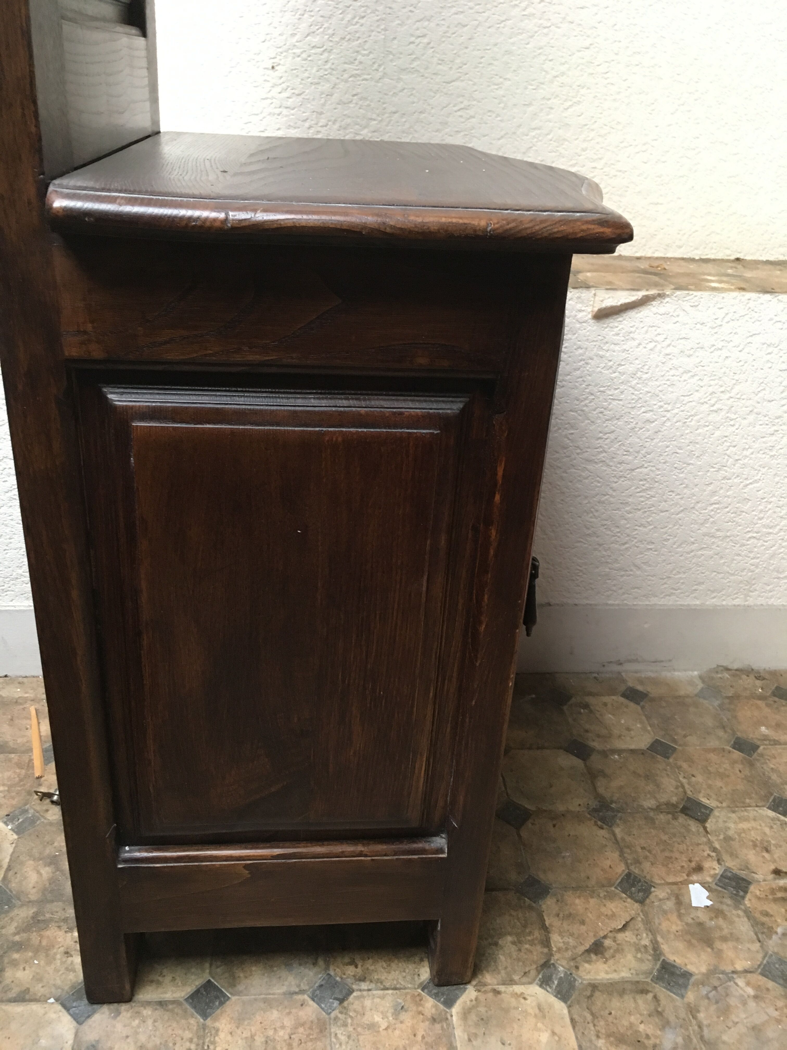 Breton entry furniture