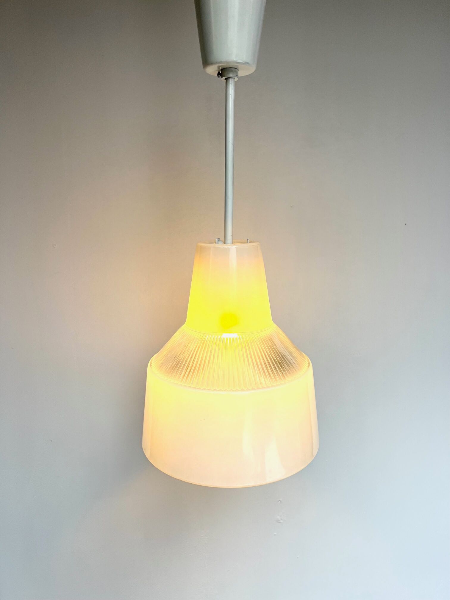 Holophane suspension en verre rv2 prismopal 1972  ø 24 cm