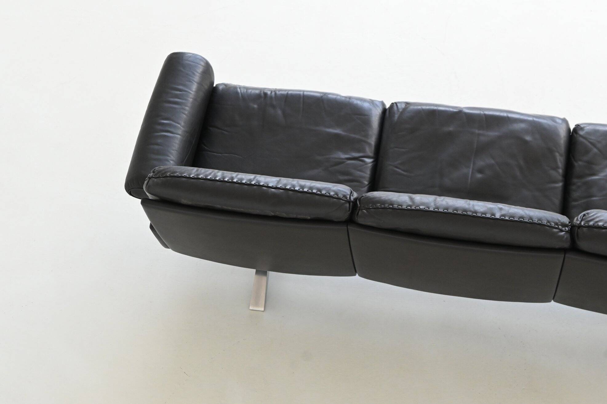 De Sede model DS-31 three-seat sofa black leather Switzerland 1970