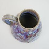 Pichet en céramique à émail violet bleu signé
