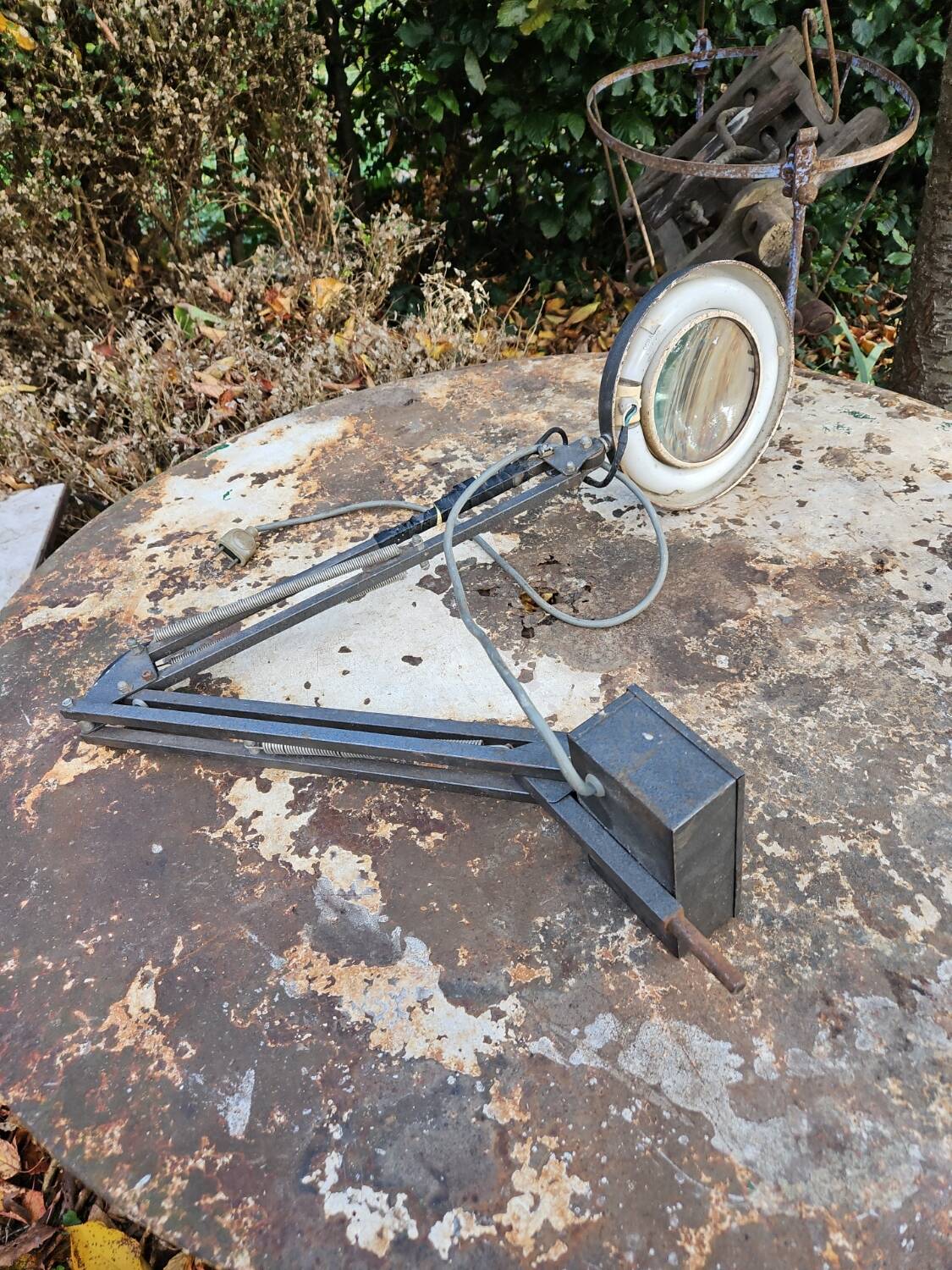 J.TOULEMONDE industrial design workshop magnifying lamp