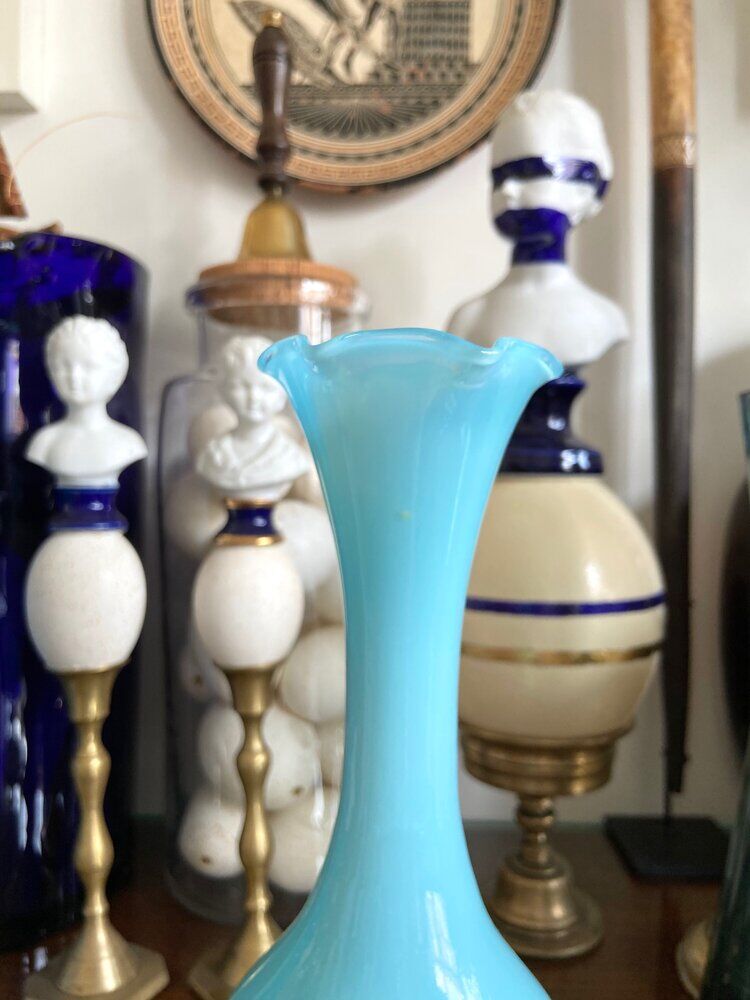 Blue soliflore in opaline