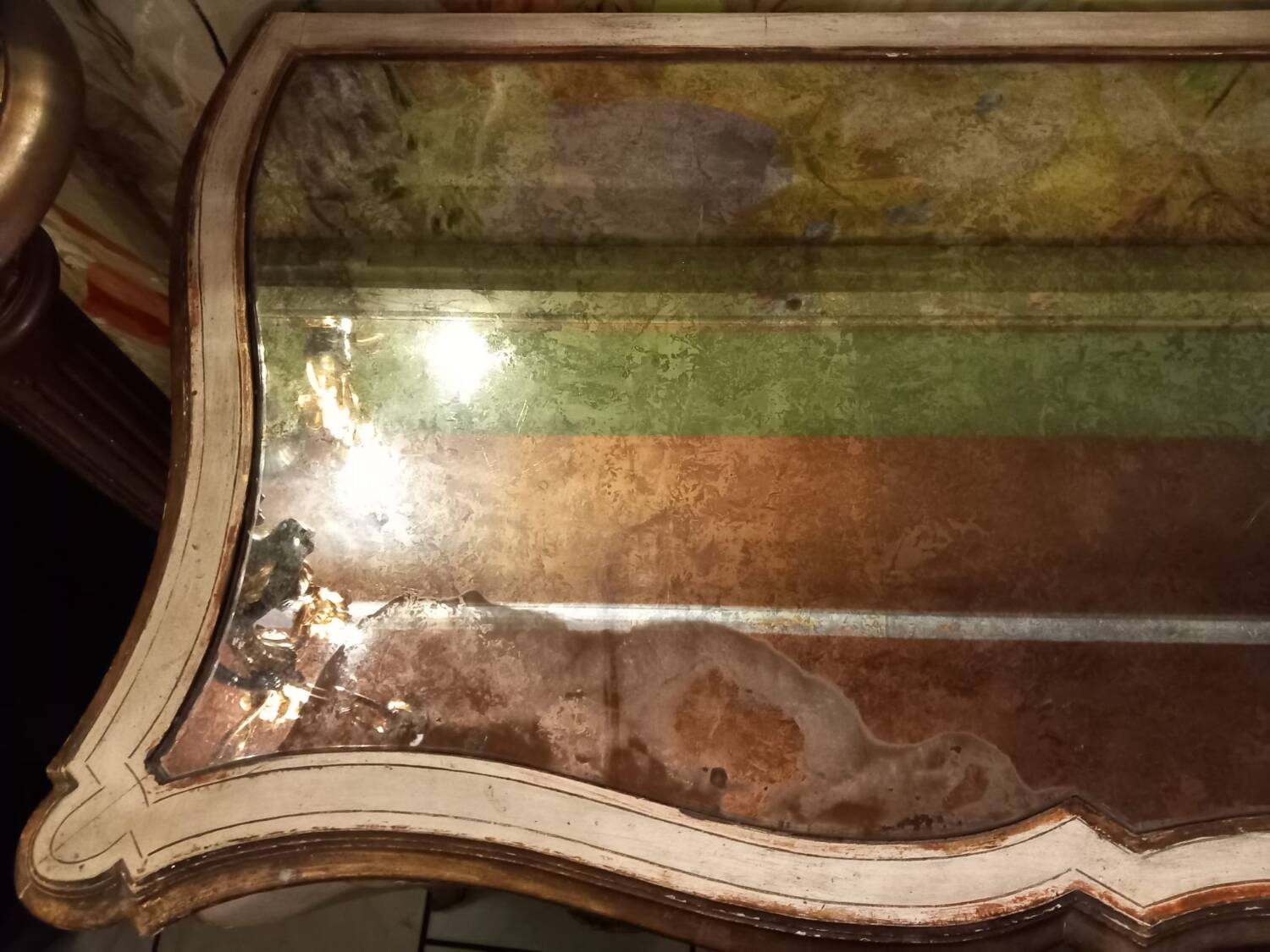 Commode 1900 galbée de style Louis xv